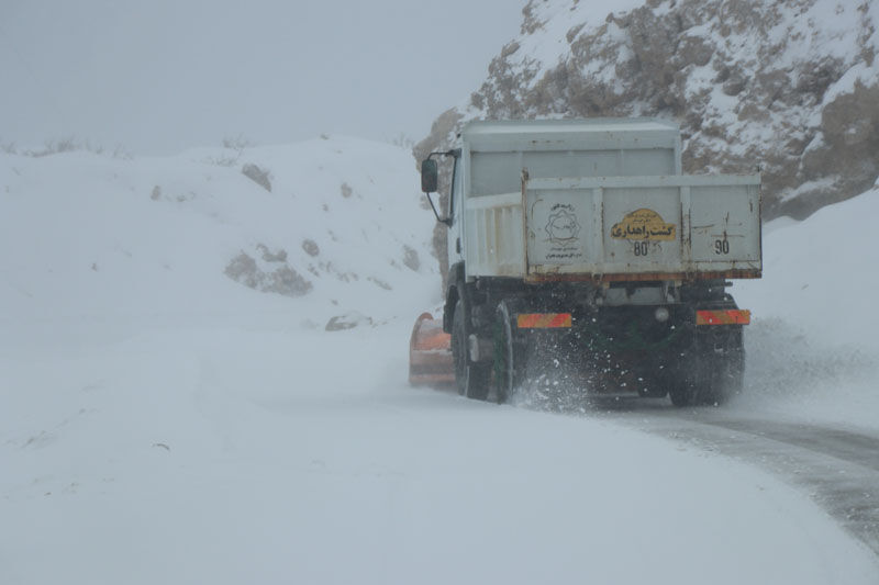 جاده اندیکا - شهرکرد برف روبی شد
