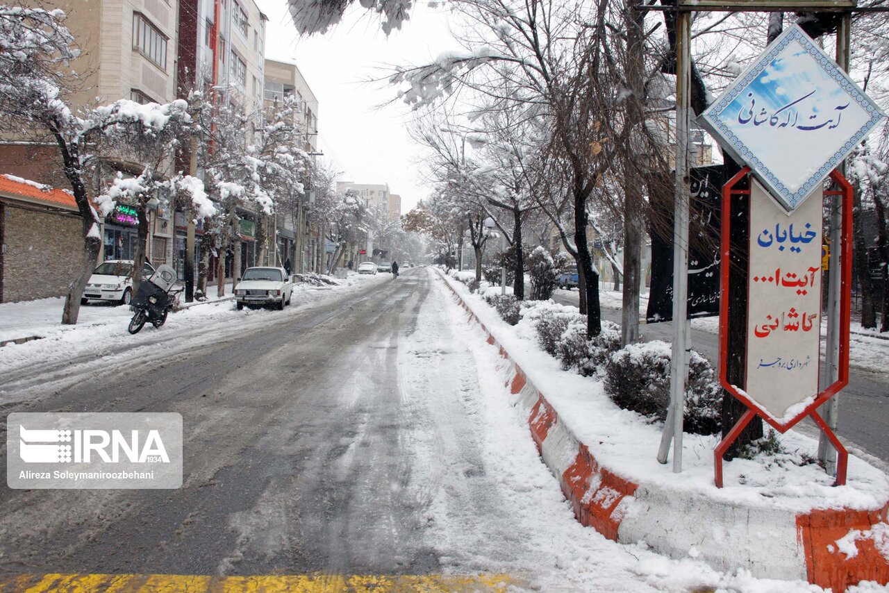 ایرنا - خیابانها و معابر شهر بروجرد بعد از بارش برف سنگین