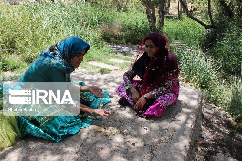 برگزاری جشنواره های بومی باعث جذب گردشگر به لرستان می‌شود