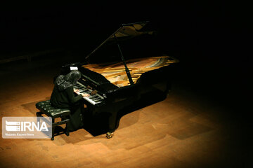 Mitra Kotte plays piano in Tehran