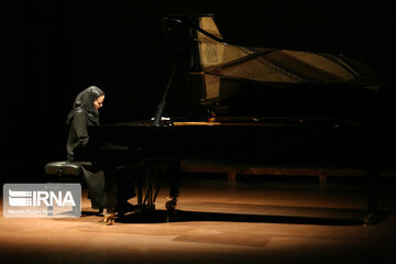 Mitra Kotte plays piano in Tehran