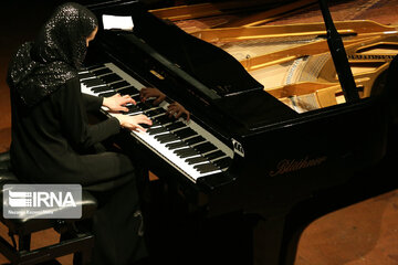 Mitra Kotte plays piano in Tehran