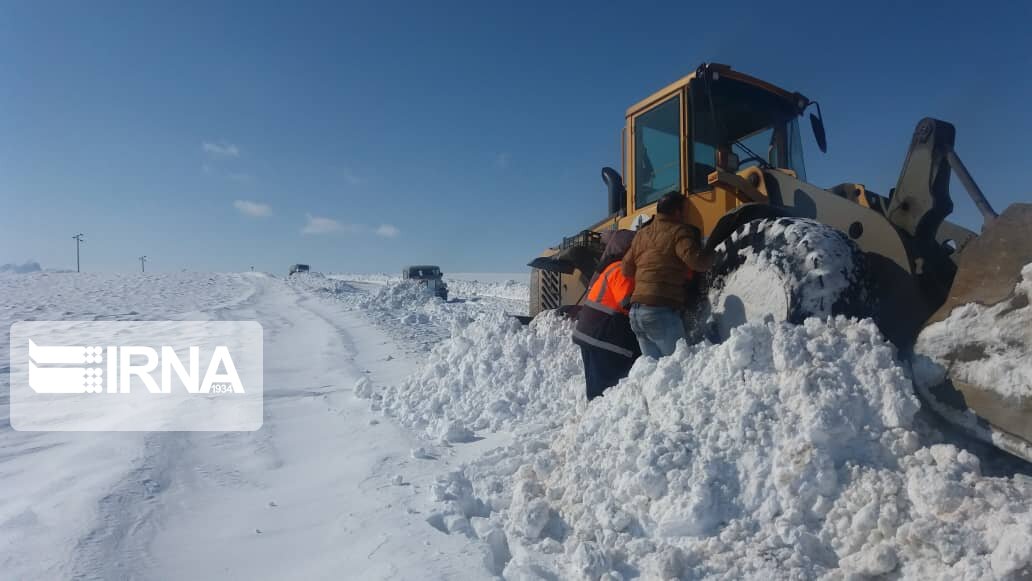 برف و کولاک 80 راه روستایی استان زنجان را بست