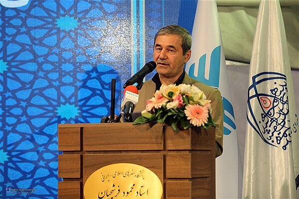 همسر فرشچیان: استاد کاملا هوشیار است