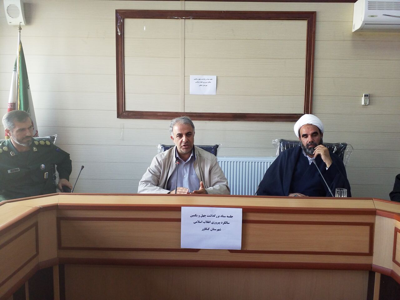 یوم الله ۲۲ بهمن روز بیعت مردم ایران با رهبر انقلاب است یوم الله ۲۲ بهمن روز بیعت مردم ایران با رهبر انقلاب است