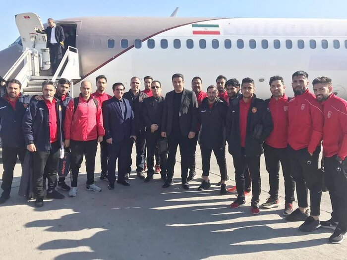 اعضای تیم فوتبال شهرخودرو با استقبال هواداران وارد مشهد شدند