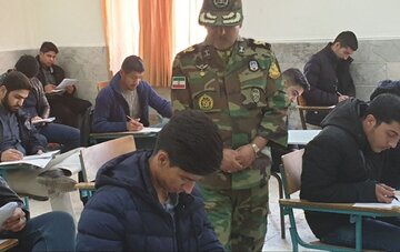 آزمون دانشگاههای افسری ارتش در مشهد برگزار شد