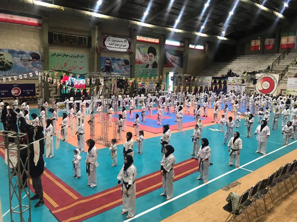 ایران یوریشین کراٹے مقابلوں کا چیمپیئن بن گیا ایران یوریشین کراٹے مقابلوں کا چیمپیئن بن گیا