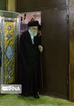 S Leader attends late Imam Khomeini's mausoleum