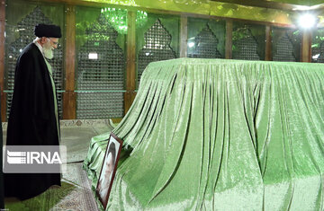 S Leader attends late Imam Khomeini's mausoleum