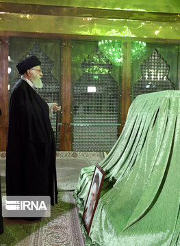 S Leader attends late Imam Khomeini's mausoleum