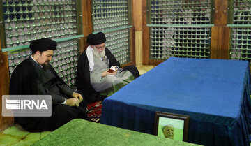 S Leader attends late Imam Khomeini's mausoleum