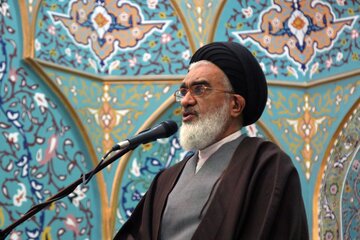 امام جمعه قم: نامزدها از وعده‌ دروغ و تخریب دستگاه‎های نظام بپرهیزند