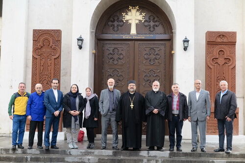 Des représentants de la communauté arménienne de Téhéran rendent hommage au défunt Imam Khomeini 