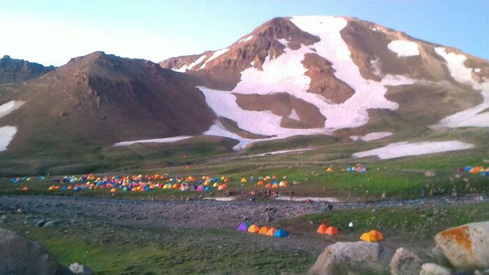 پیدا شدن کوهنورد زخمی در قله علم کوه