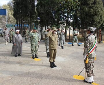 فرمانده ارتش از گروه پدافند هوایی شیراز بازدید کرد
