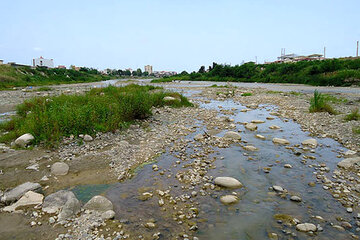 کاهش سالانه ۳۵۰مترمکعب آب های سطحی کشور

