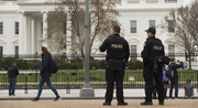بازداشت یک فرد مسلح به سلاح سرد مقابل کاخ سفید