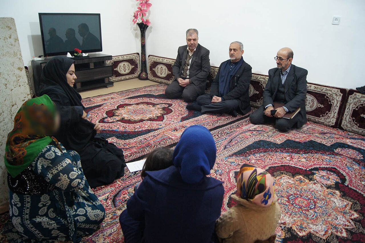 270 بسته سبد کالا در بین خانواده‌های زندانیان سنندج توزیع شد