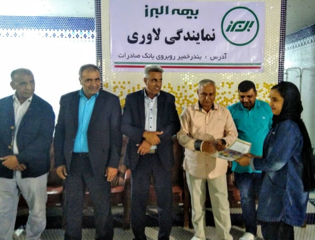 نفرهای برتر مسابقه شنا در بندرخمیر مشخص شدند