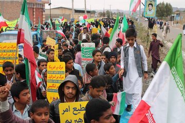 حضور کم نظیر مردم دلگان و بخش بزمان در راهپیمایی ۲۲ بهمن