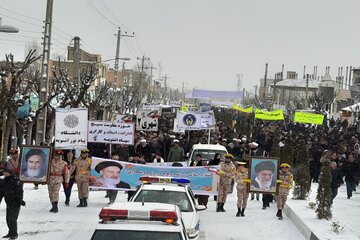 جلوه‌هایی از حضور پرشور مرزداران اشنویه در راهپیمایی ۲۲ بهمن 