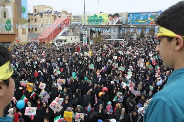 حضور باشکوه مردم سمنان درراهپیمایی 22بهمن