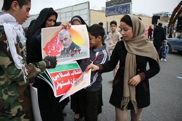 حضور باشکوه مردم سمنان درراهپیمایی 22بهمن