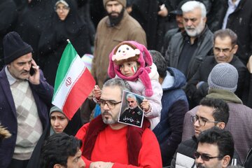 حضور باشکوه مردم سمنان درراهپیمایی 22بهمن