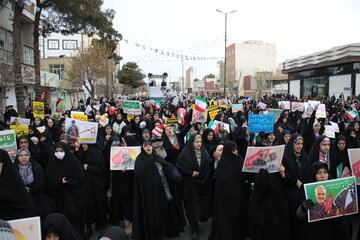 حضور باشکوه مردم سمنان درراهپیمایی 22بهمن