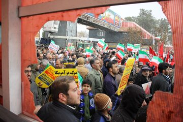 حضور باشکوه مردم سمنان درراهپیمایی 22بهمن