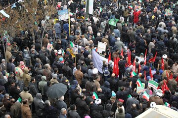 حضور باشکوه مردم سمنان درراهپیمایی 22بهمن