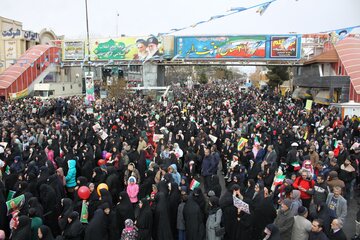 حضور باشکوه مردم سمنان درراهپیمایی 22بهمن