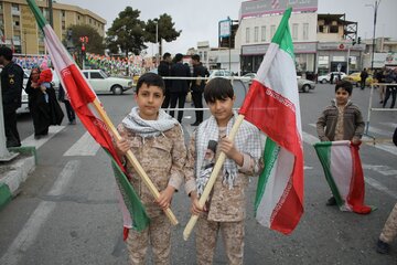 حضور باشکوه مردم سمنان درراهپیمایی 22بهمن