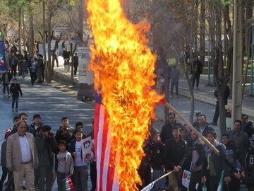 حضور با شکوه مردم ابرکوه در راهپیمایی ۲۲ بهمن