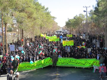 حضور با شکوه مردم ابرکوه در راهپیمایی ۲۲ بهمن