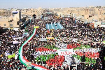 حضور حماسی یزدی‌ها در راهپیمایی ۲۲ بهمن