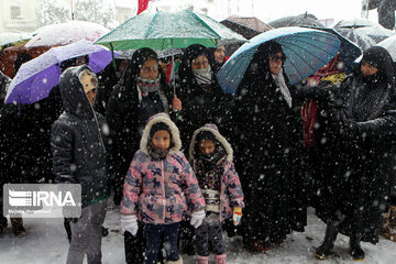 گرمای حضور مردم دیار میرزا کوچک خان زیر برف زمستان