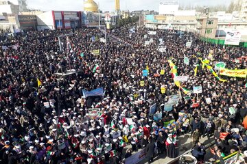 جلوه شکوه مردم میاندوآب در راهپیمایی ۲۲ بهمن