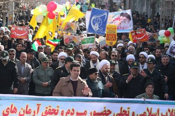 جلوه‌هایی از حضور مردم میاندوآب در راهپیمایی ۲۲ بهمن