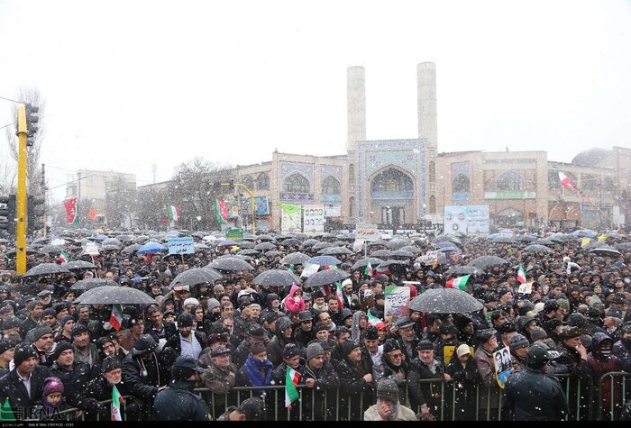 حضور گرم و گسترده مردم در راهپیمایی ۲۲ بهمن برفی اردبیل