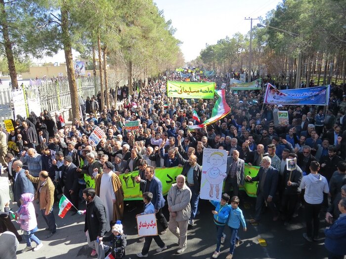 حضور با شکوه مردم ابرکوه در راهپیمایی ۲۲ بهمن