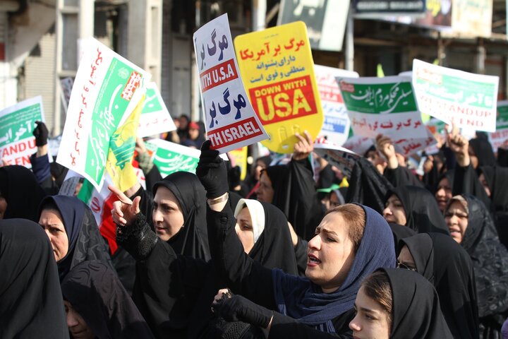 آسوشیتدپرس: مردم در سراسر ایران سالگرد انقلاب اسلامی را گرامی داشتند
