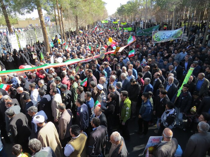 حضور مردم ابرکوه در راهپیمایی ۲۲ بهمن