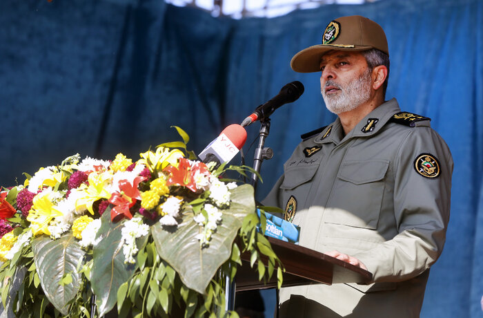 فرمانده ارتش: دشمنان از تاخیر در مجازاتشان خوشحال نباشند