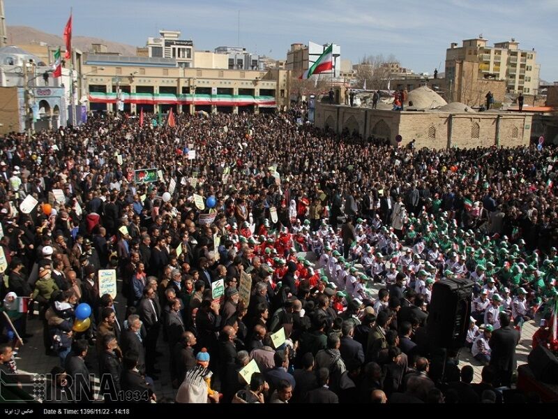 مردم چهارمحال و بختیاری خورشید 22 بهمن را با راهپیمایی خود درخشان‌تر کردند