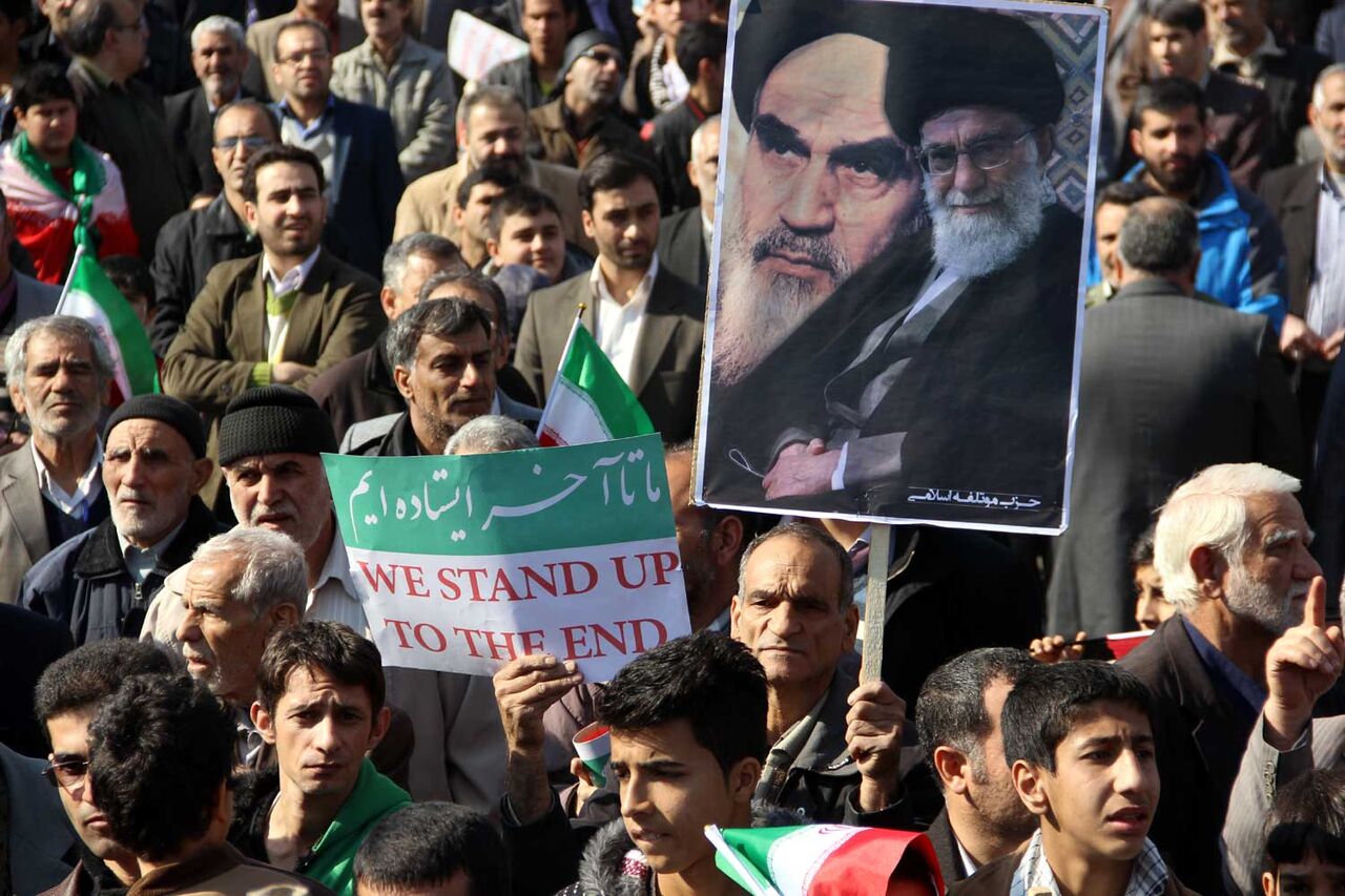 مردم قرچک پیروزی انقلاب را با حضور در راهپیمایی 22 بهمن جشن گرفتند