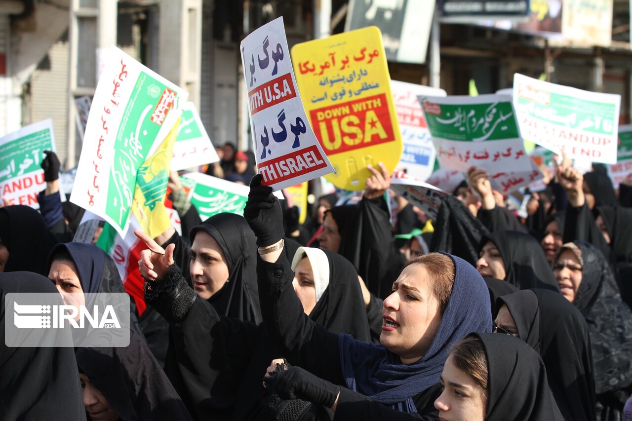 آسوشیتدپرس: مردم در سراسر ایران سالگرد انقلاب اسلامی را گرامی داشتند