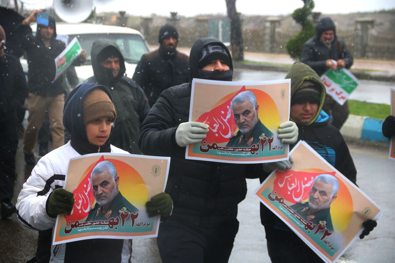 "انقلابی ام و پای انقلاب می مانم"