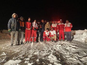امدادرسانی به چند سپاهی و خبرنگار بیجاری در ارتفاعات تکاب